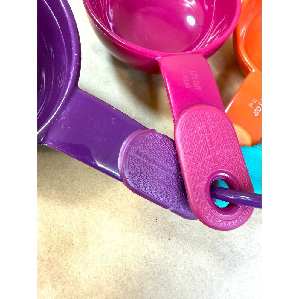 KitchenAid 4-Piece Universal Measuring Cup Set | Retro, 80s, Funky, Colorful - Picture 10 of 11
